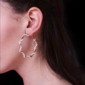 BABY PEARL & GOLD HOOP SPIRAL EARRINGS 2” ROUND